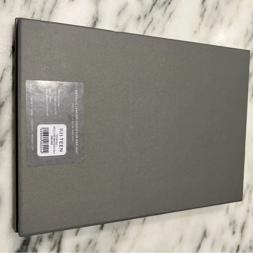 METALLIC LEATHER POUCH FOR IPAD® - SILVER- Mini